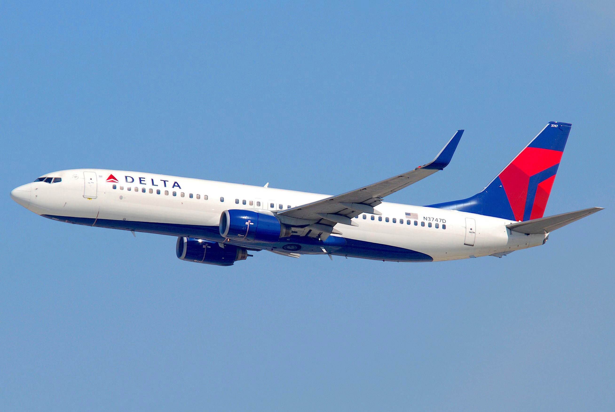 Delta_Air_Lines_Boeing_737-832;_N3747D@LAX;10.10.2011_622in_(6482376485)
