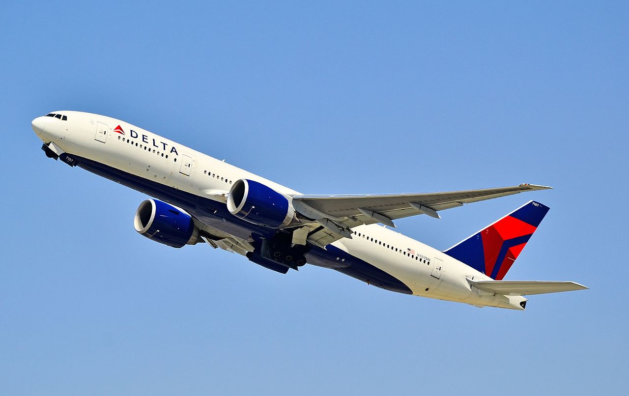 N707DN_Delta_Air_Lines_Boeing_777-232-LR_-_7107_(cn_39091-781)_(7073261219)