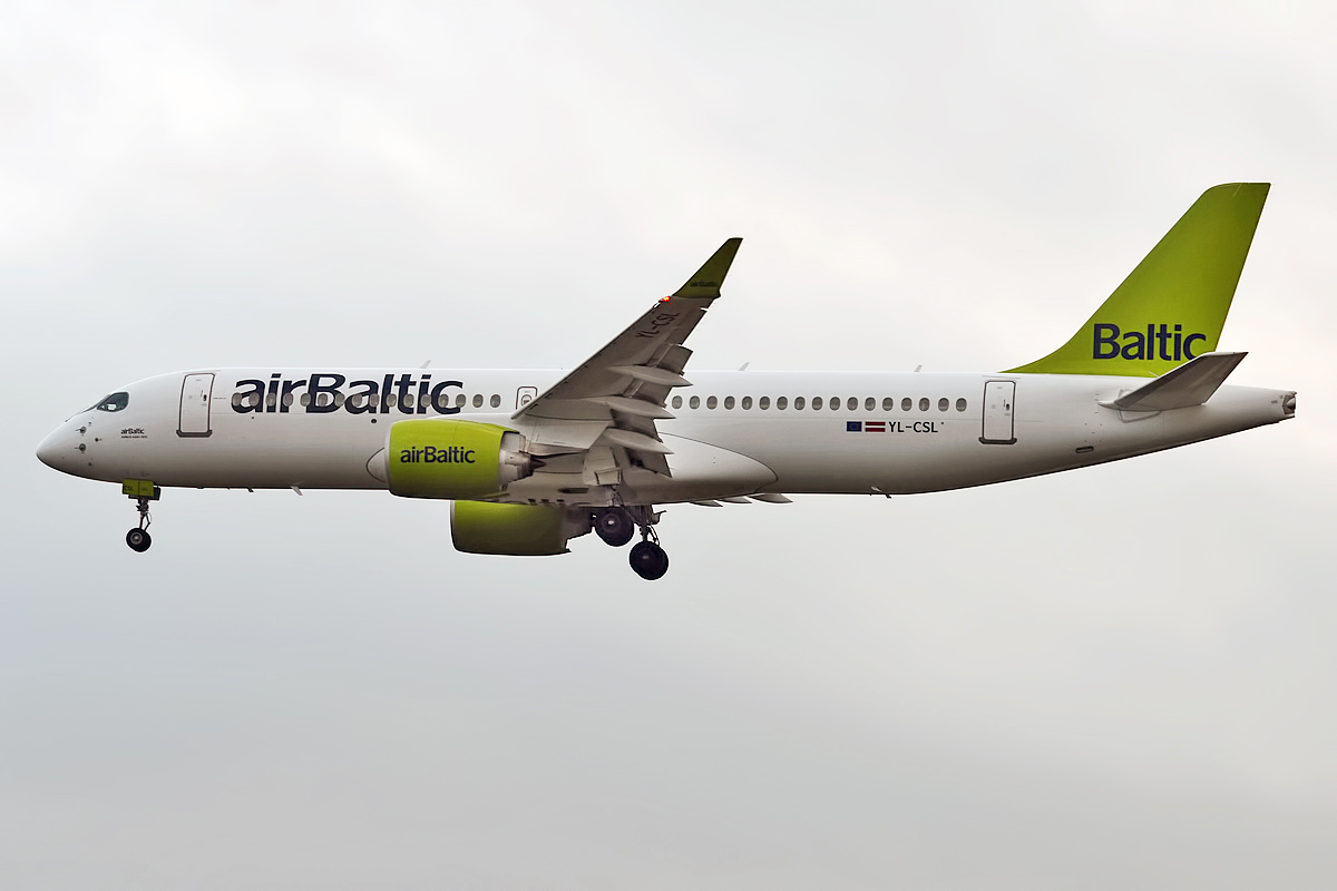 Air_Baltic,_YL-CSL,_Airbus_A220-300_(45076481464)