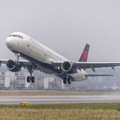 Transport aérien : 10.000 salariés de Delta ont déjà quitté la compagnie aérienne